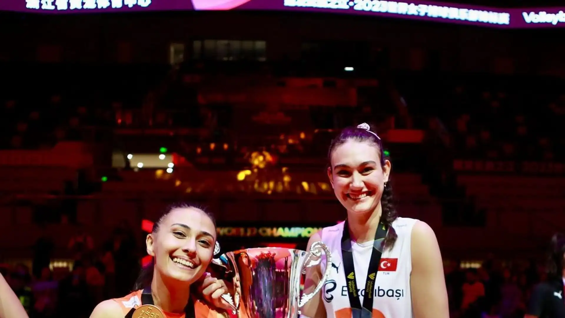 onostante la perdita del primo set e un vantaggio di 2-1, le Tigri sono riuscite a riportarsi in parità e a vincere il tie-break, recuperando un deficit di 13-18 nella seconda frazione di gioco.