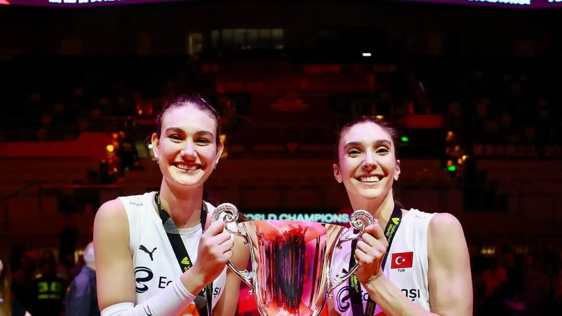 L'Eczacibasi Istanbul si è affidato alla potenza della bombardiera Tijana Boskovic, MVP dei due ultimi Mondiali vinti con la Serbia, per conquistare la vittoria.