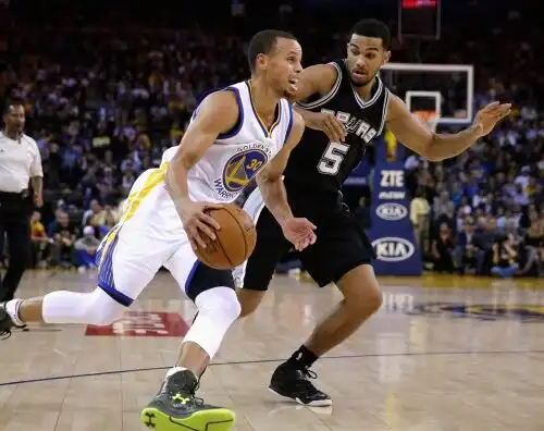 Vincono gli Spurs, Curry intrappolato