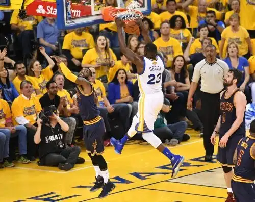 Cavs in ginocchio, volano i Warriors