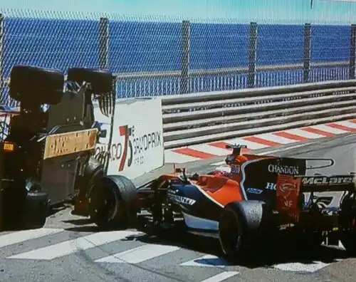 Monaco, pauroso incidente per Wehrlein