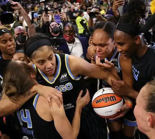 WNBA: Phoenix al tappeto, le nuove regine sono le Sky
