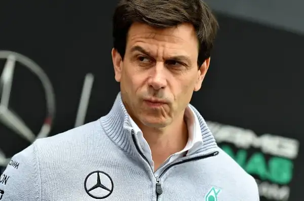 Wolff mette pressione alla Ferrari