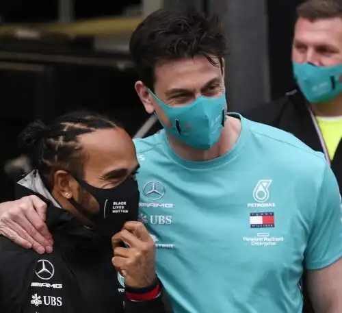 F1, Wolff fa un annuncio sul futuro di Lewis Hamilton