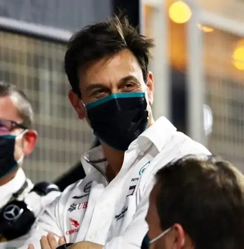Mercedes, Toto Wolff bacchetta George Russell