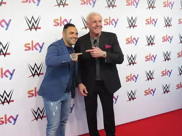 Tutto esaurito al Forum di Assago per la prima tappa italiana del tour "Wrestlemania Revenge", con Roman Reigns e tutti gli altri grandi wrestler protagonisti sul ring.