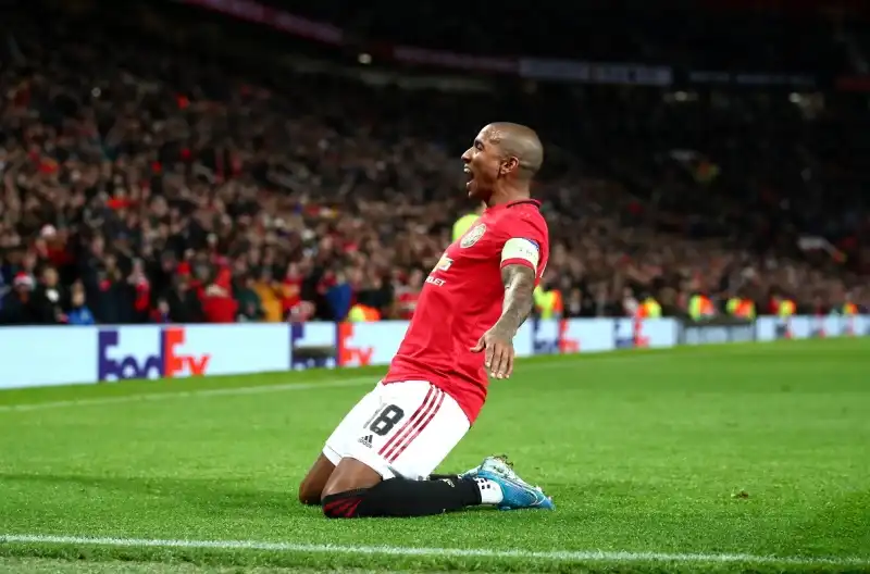 Ashley Young lancia un segnale all’Inter