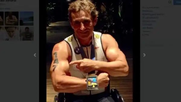 Nel triathlon l'ultima impresa: riesce a completare il massacrante "Iron Man" in meno di 10 ore.