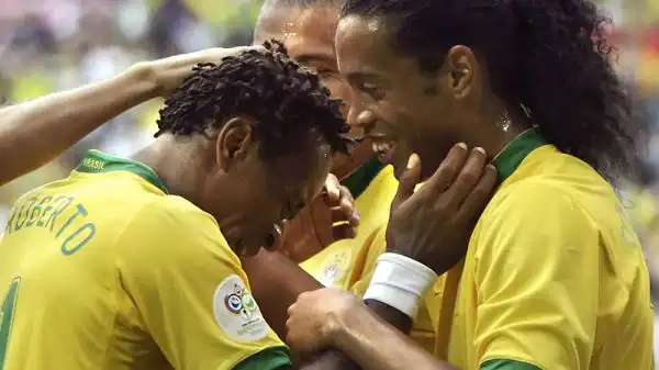 L'ex calciatore del Bayern Monaco ha annunciato il ritiro a 43 anni suonati. Giocava nel Palmeiras.