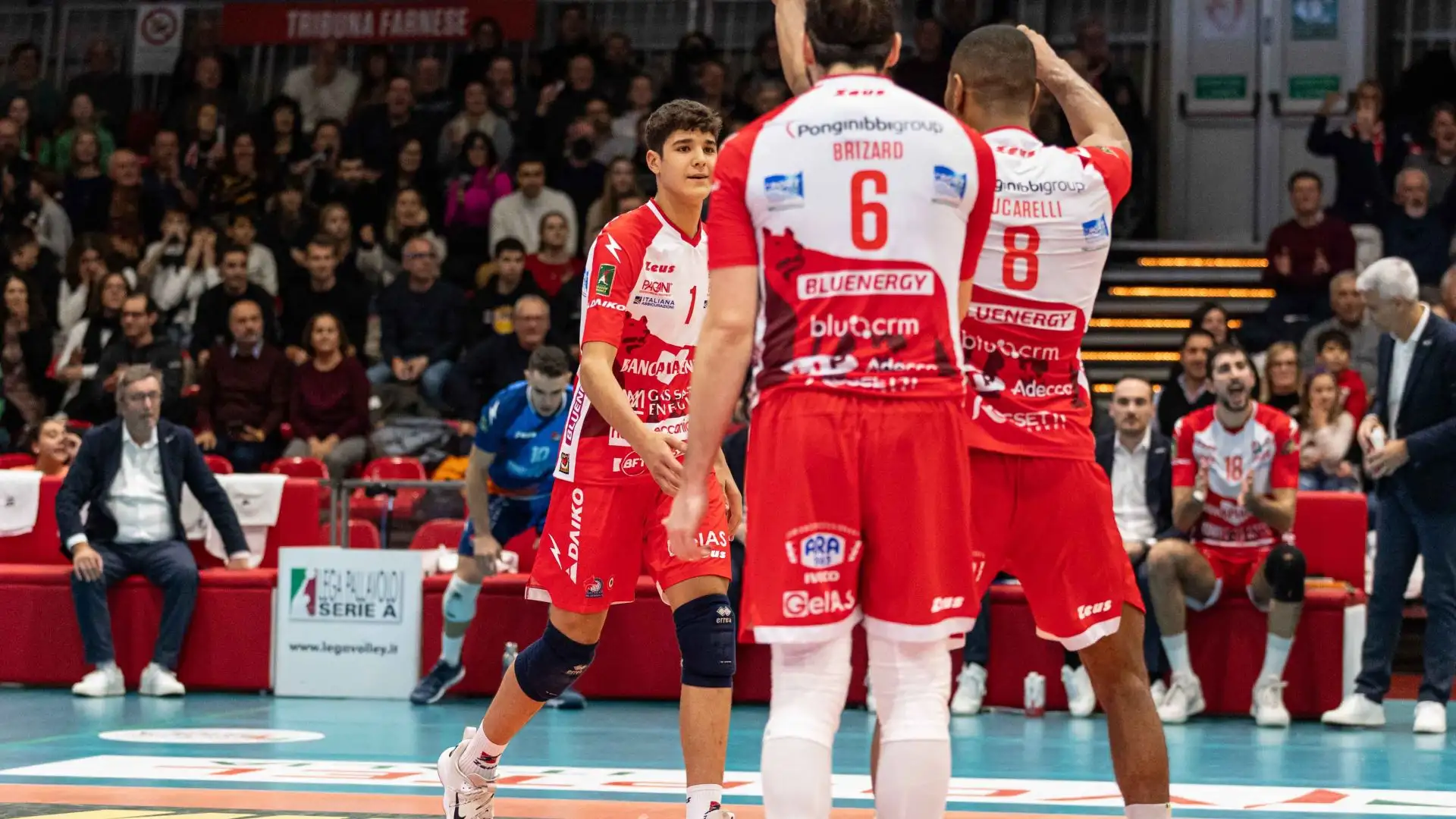 Manuel Zlatanov è diventato il più giovane giocatore a scendere in campo nella storia della Superlega a soli 15 anni, 8 mesi e 25 giorni.