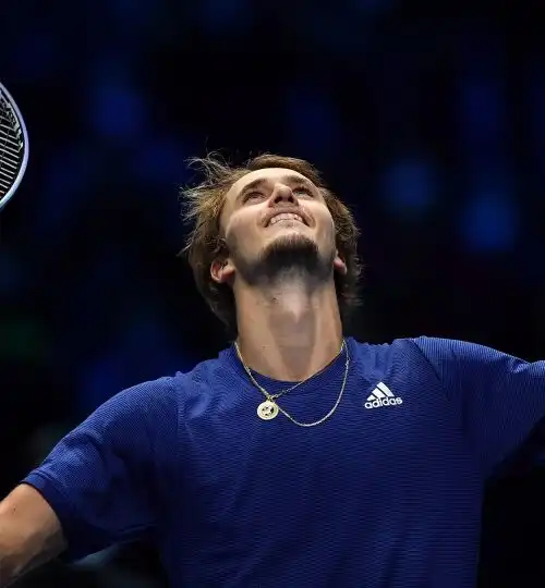 Atp Finals: Zverev sorprende Djokovic e va in finale