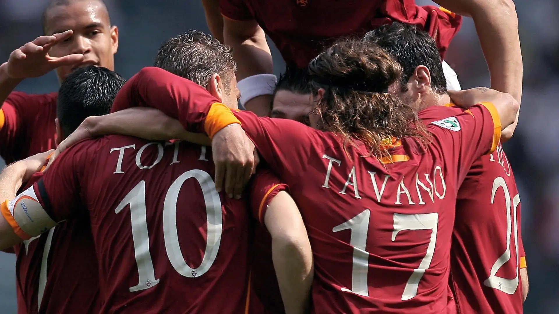 Nella sua breve esperienza alla Roma (gennaio-giugno 2007) ha vinto una Coppa Italia