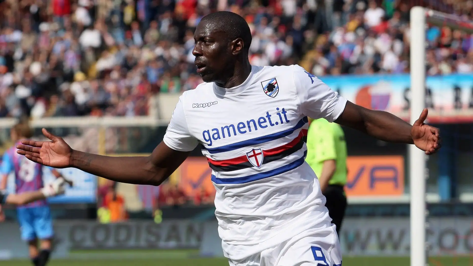 Nel massimo campionato ha già giocato con le maglie di Roma, Parma, Udinese e Sampdoria

