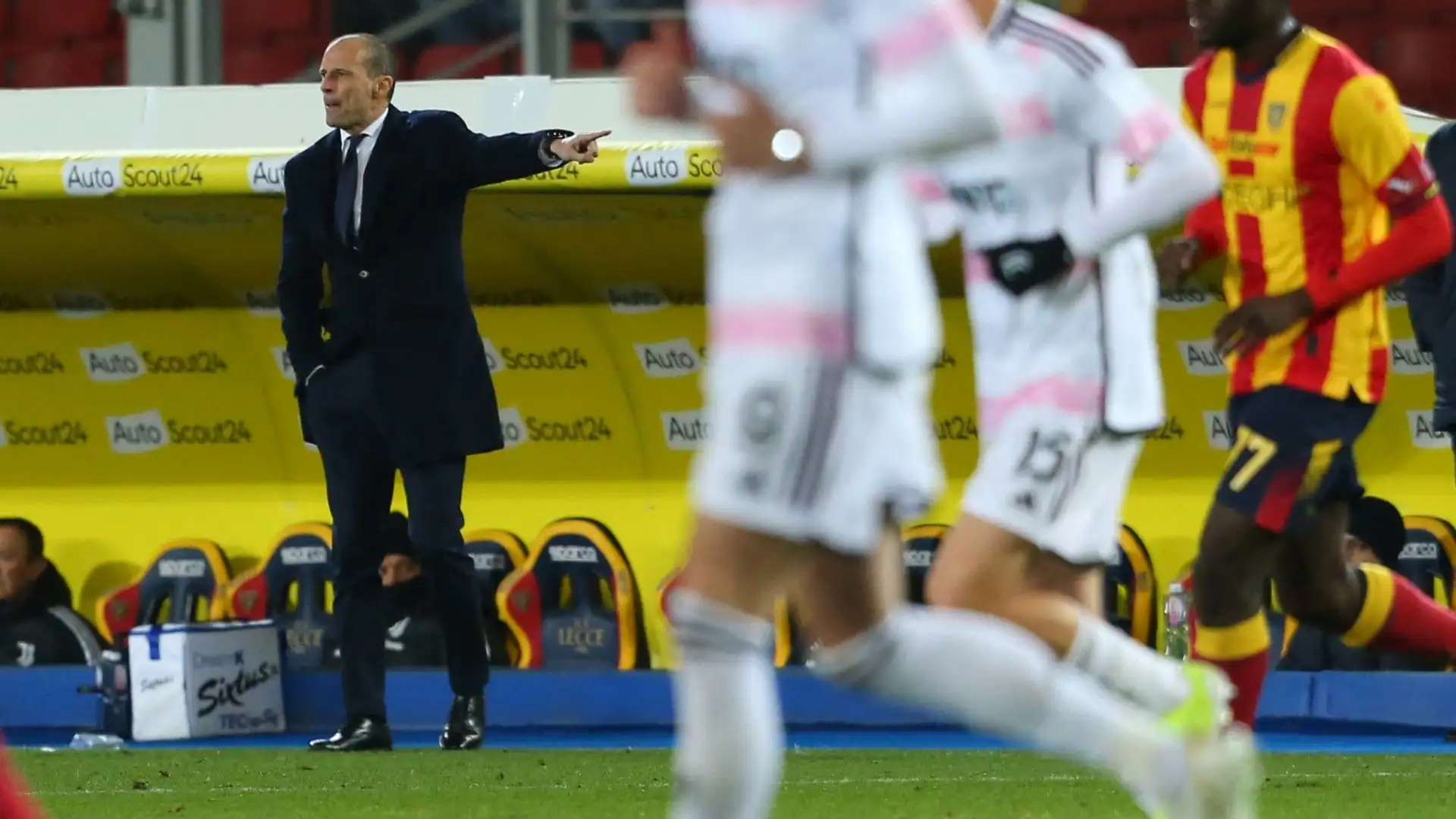 "Piano piano lo inseriremo ed è una risorsa per noi. La squadra sta bene, sappiamo dell'importanza della partita di domani"
