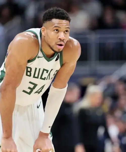 NBA, Giannis Antetokounmpo stellare ma i Bucks perdono