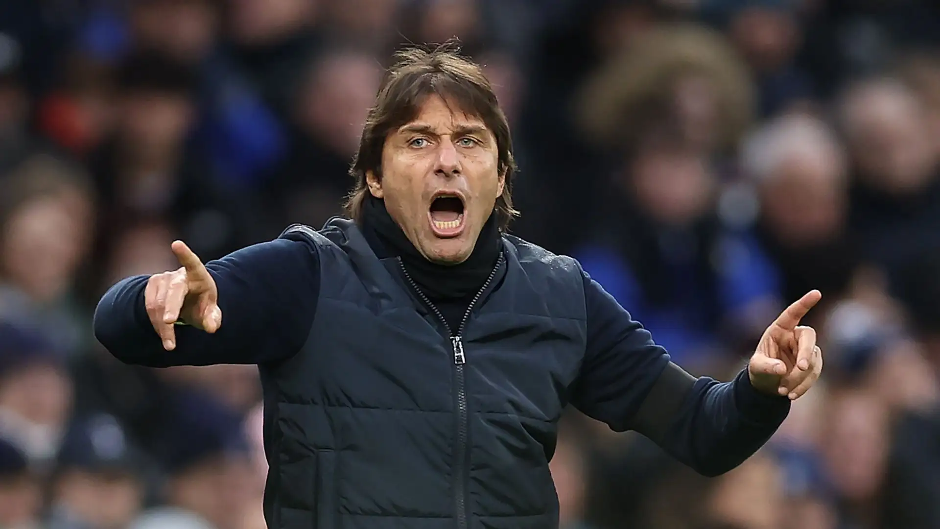 Antonio Conte è uno dei primi tecnici accostati al Napoli per la prossima stagione