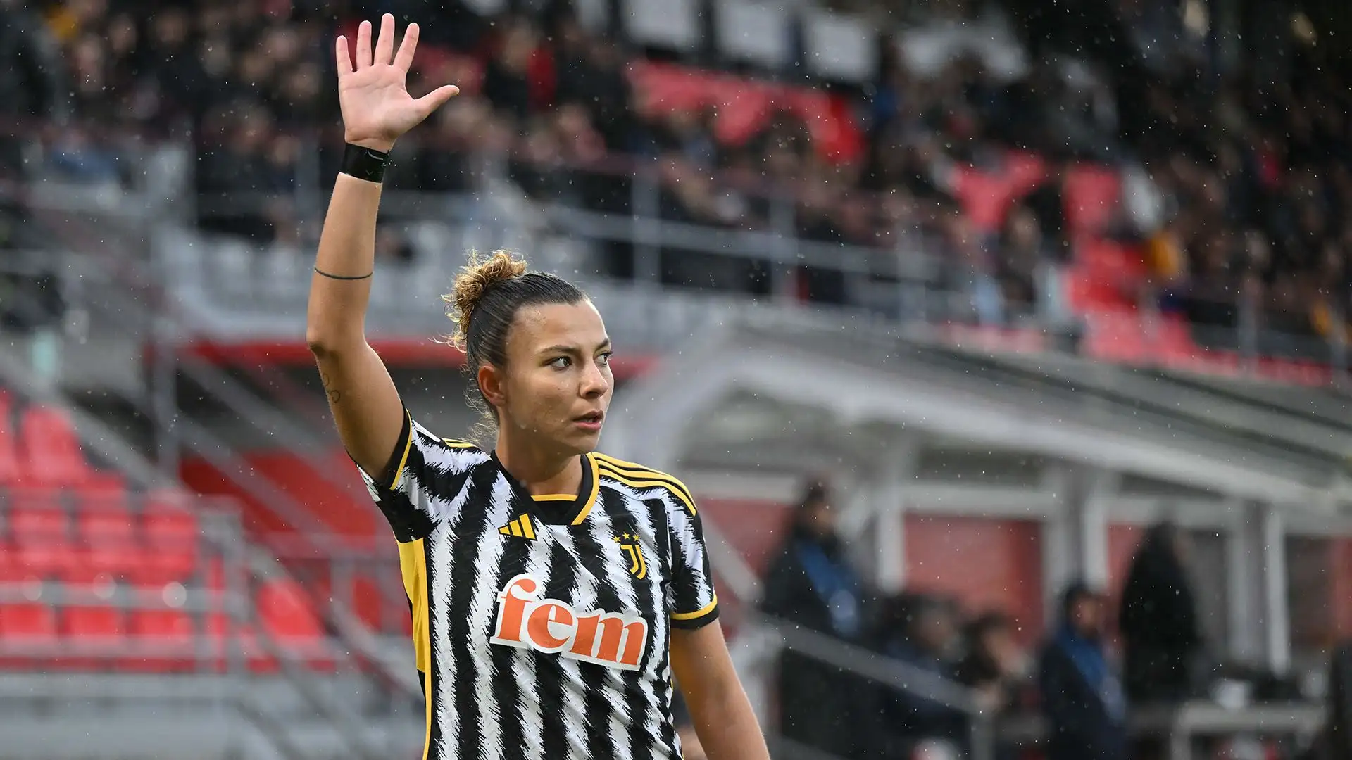 Da quando veste la maglia della Juventus (2017/18), Arianna è la centrocampista che ha segnato di più in Serie A (32 reti in 132 presenze)
