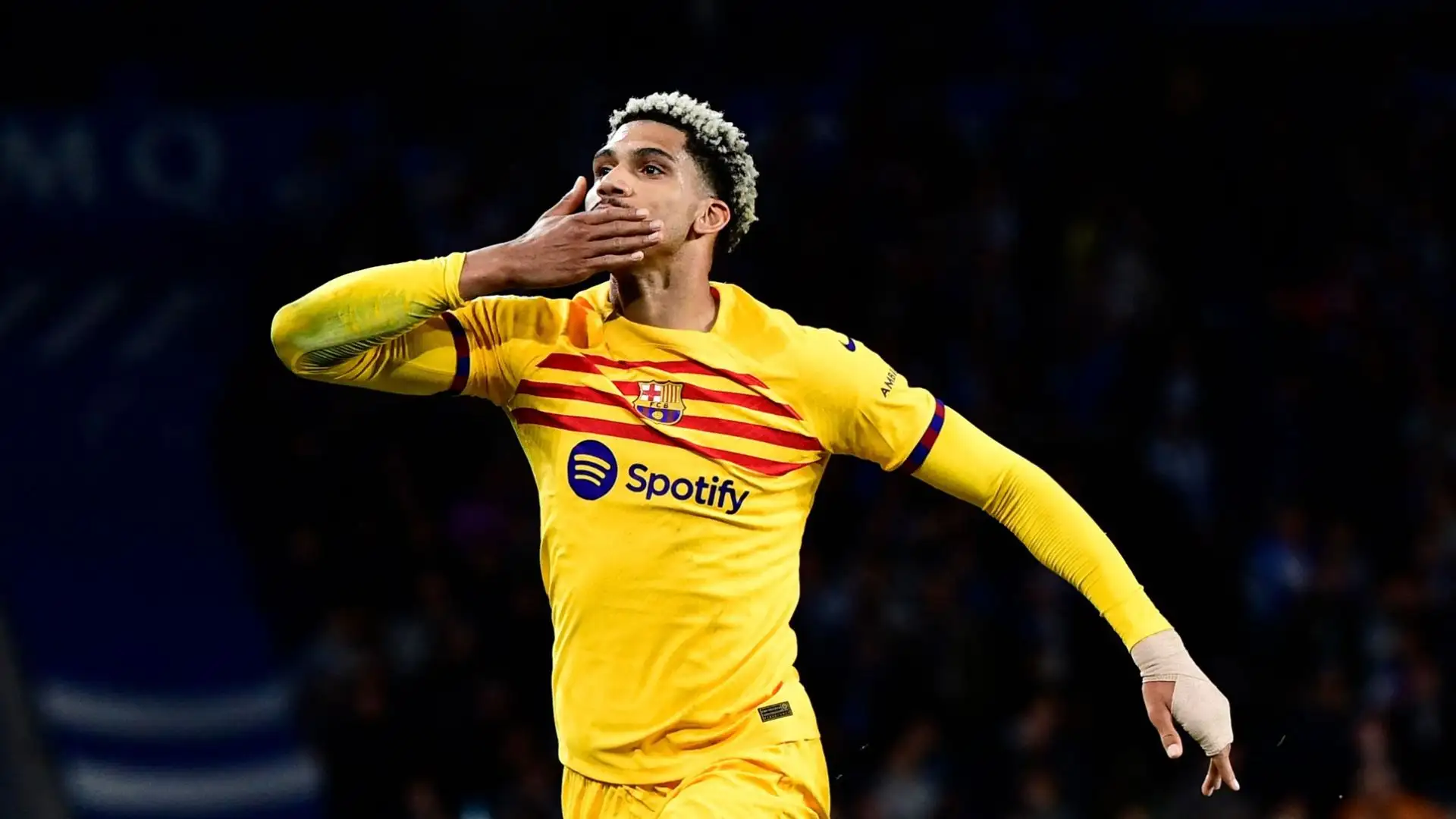 Secondo le indiscrezioni riportate da Sky, anche i Red Devils hanno messo nel mirino Ronald Araujo