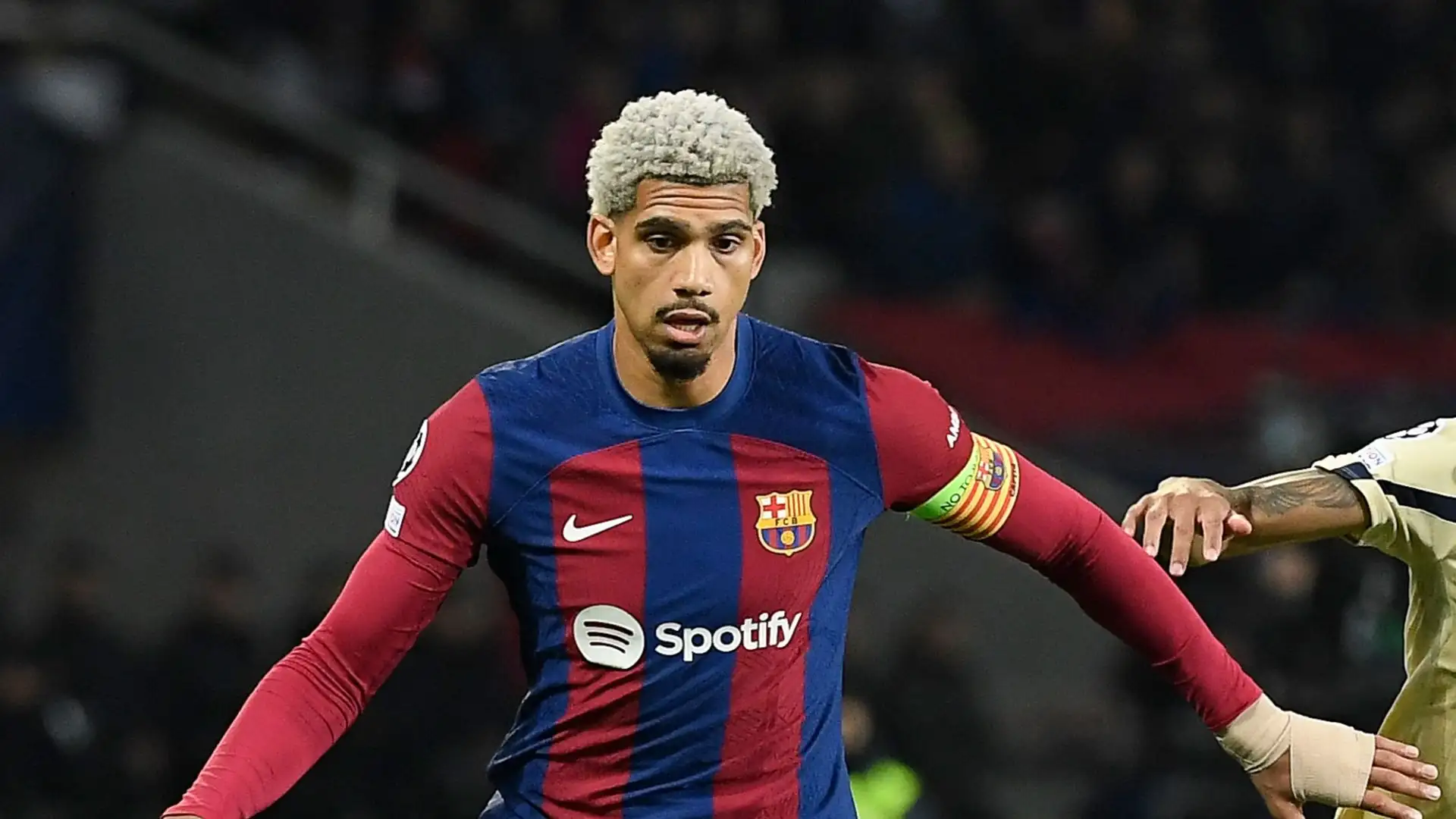 Secondo le indiscrezioni Ronald Araujo è già stato contattato dal Bayern Monaco per un possibile trasferimento estivo