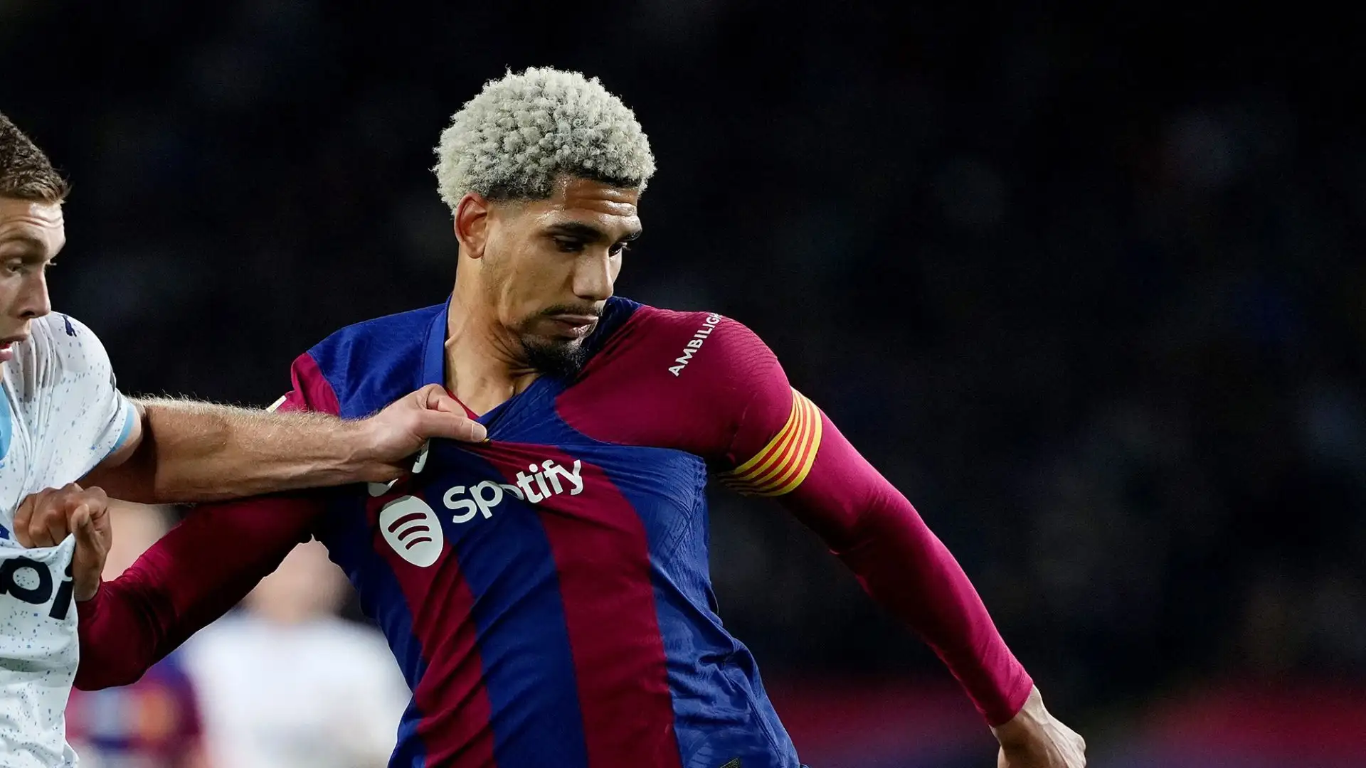 Ronald Araujo, 24 anni, è al Barcellona dal 2019