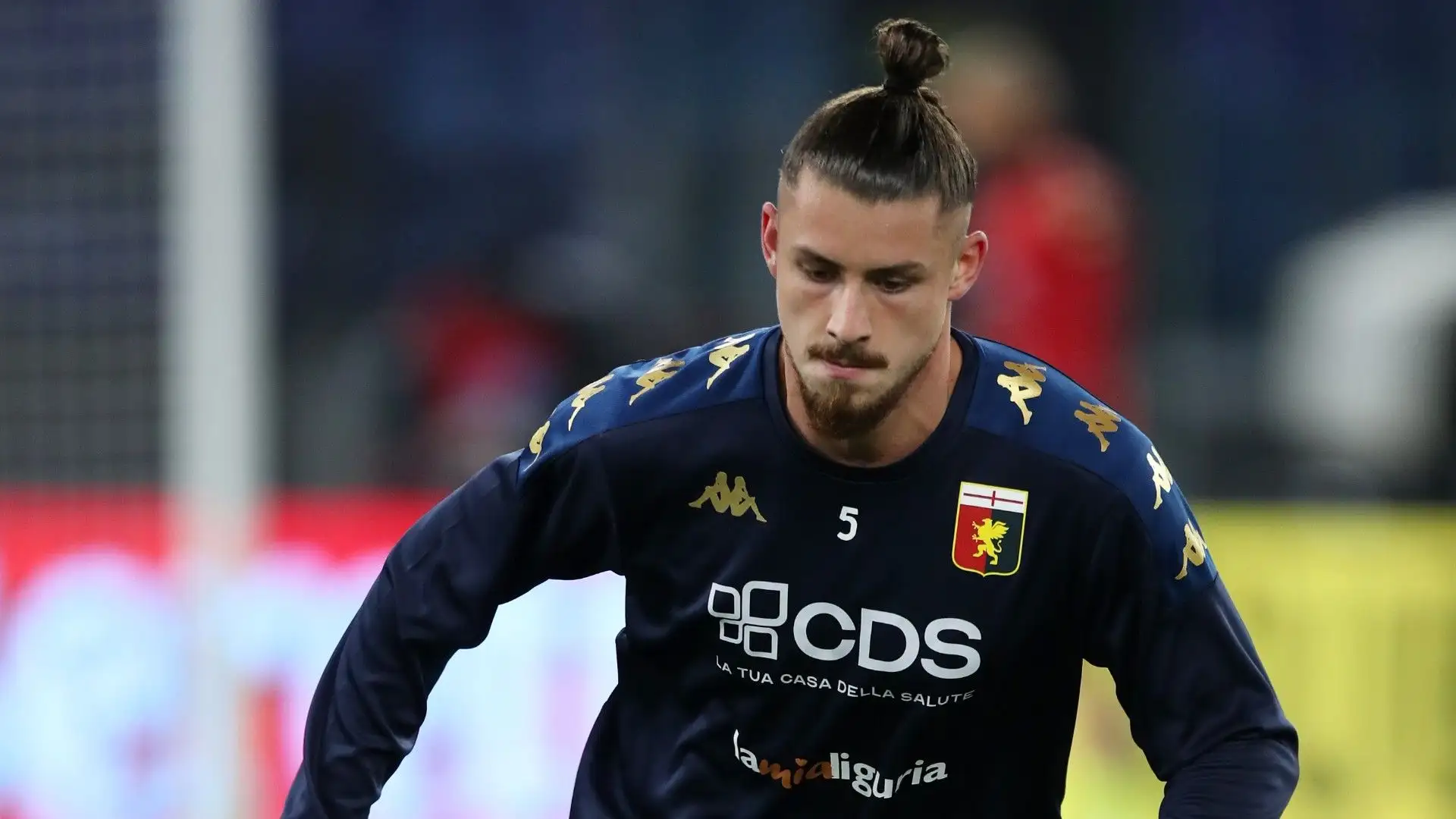 Il calciatore sta dominando nella difesa del Genoa
