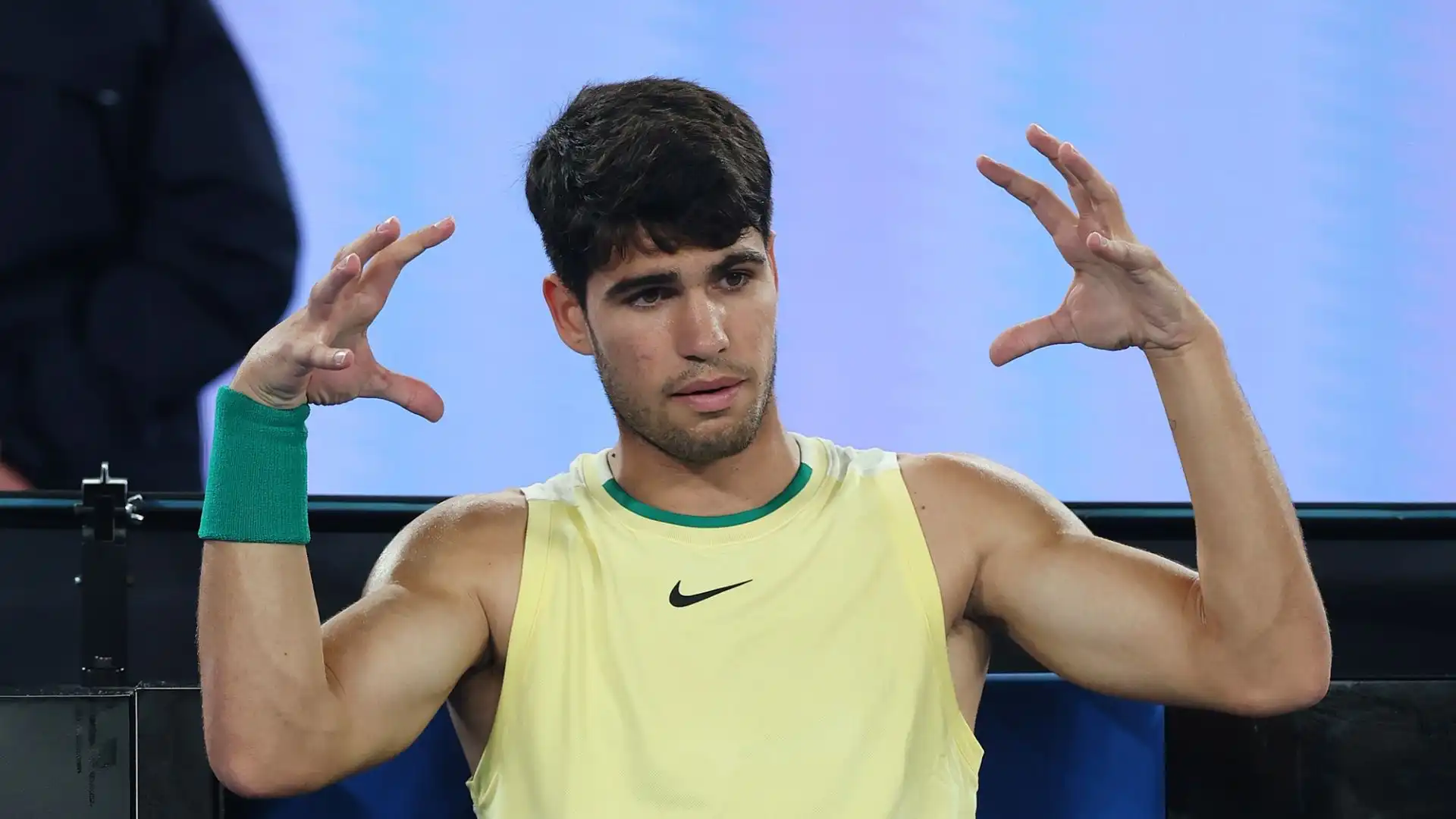Carlos Alcaraz è stato sconfitto a sorpresa da Alexander Zverev ai quarti di finale degli Australian Open