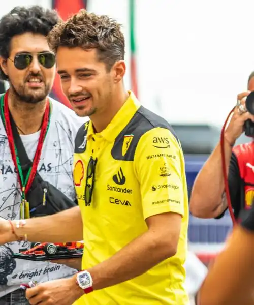 Charles Leclerc rinnova: le sue 8 regole del perfetto fan di Formula 1