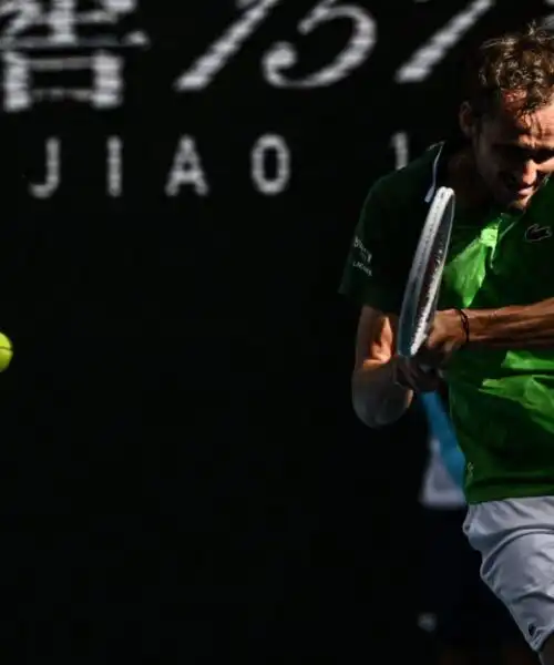 Australian Open, Daniil Medvedev piega Hubert Hurkacz e vola in semifinale