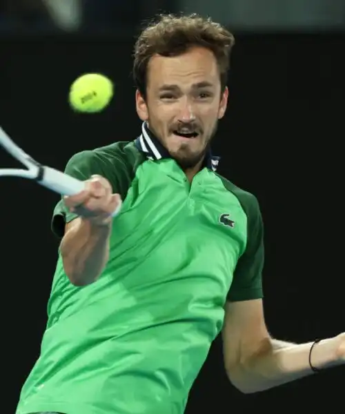 Australian Open, Daniil Medvedev rimonta Alexander Zverev e vola in finale