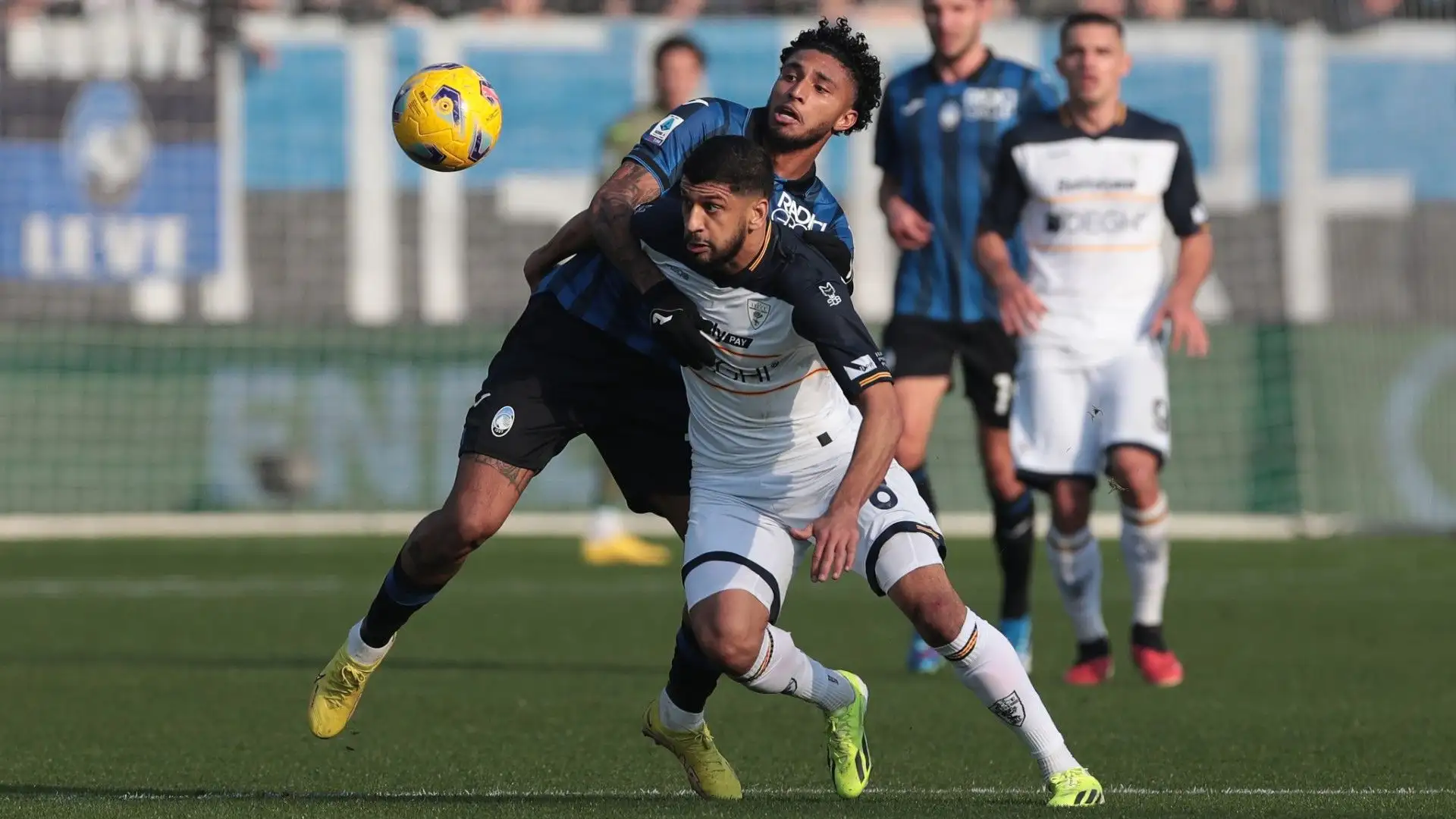 La Juventus sta valutando anche profili dall'estero ma Allegri vorrebbe un calciatore che conosce già la Serie A
