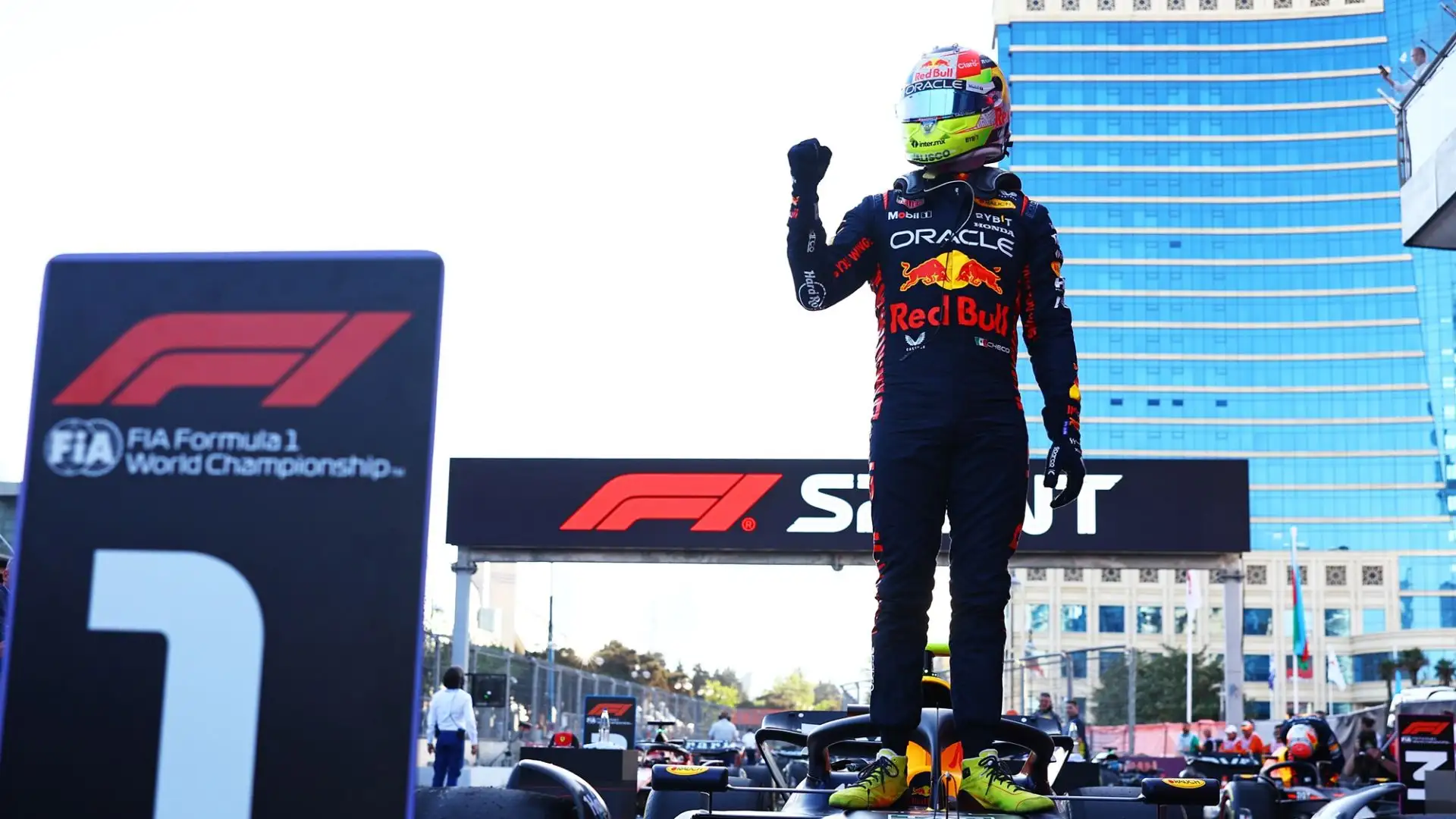 "Checo è un pilota molto capace, e sappiamo che essere il compagno di squadra di Verstappen è un compito duro", ha detto Horner a Sky