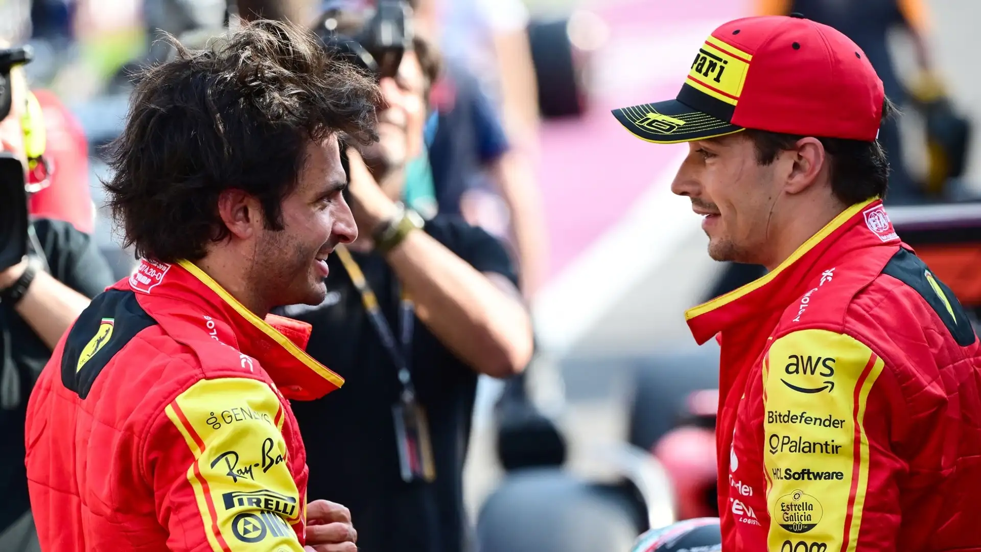 Dopo l'annuncio del rinnovo di Charles Leclerc, è calato il silenzio sui colloqui con il pilota spagnolo