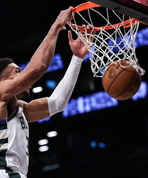 NBA, Giannis Antetokounmpo manda al tappeto i Warriors