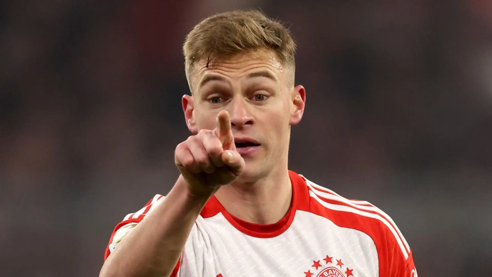 È Joshua Kimmich il ragazzo in fotografia
