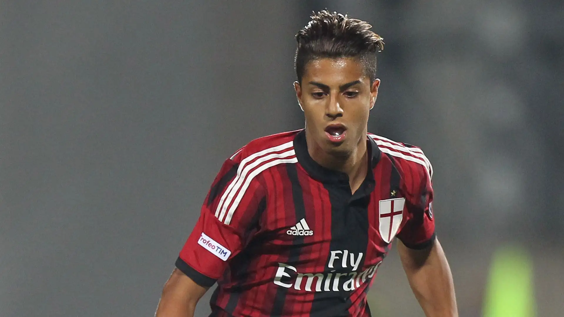 Allo Zwolle le cose non andarono meglio e il Milan decise di non rinnovargli il contratto: nel 2018, a 20 anni, si ritrovò senza squadra

