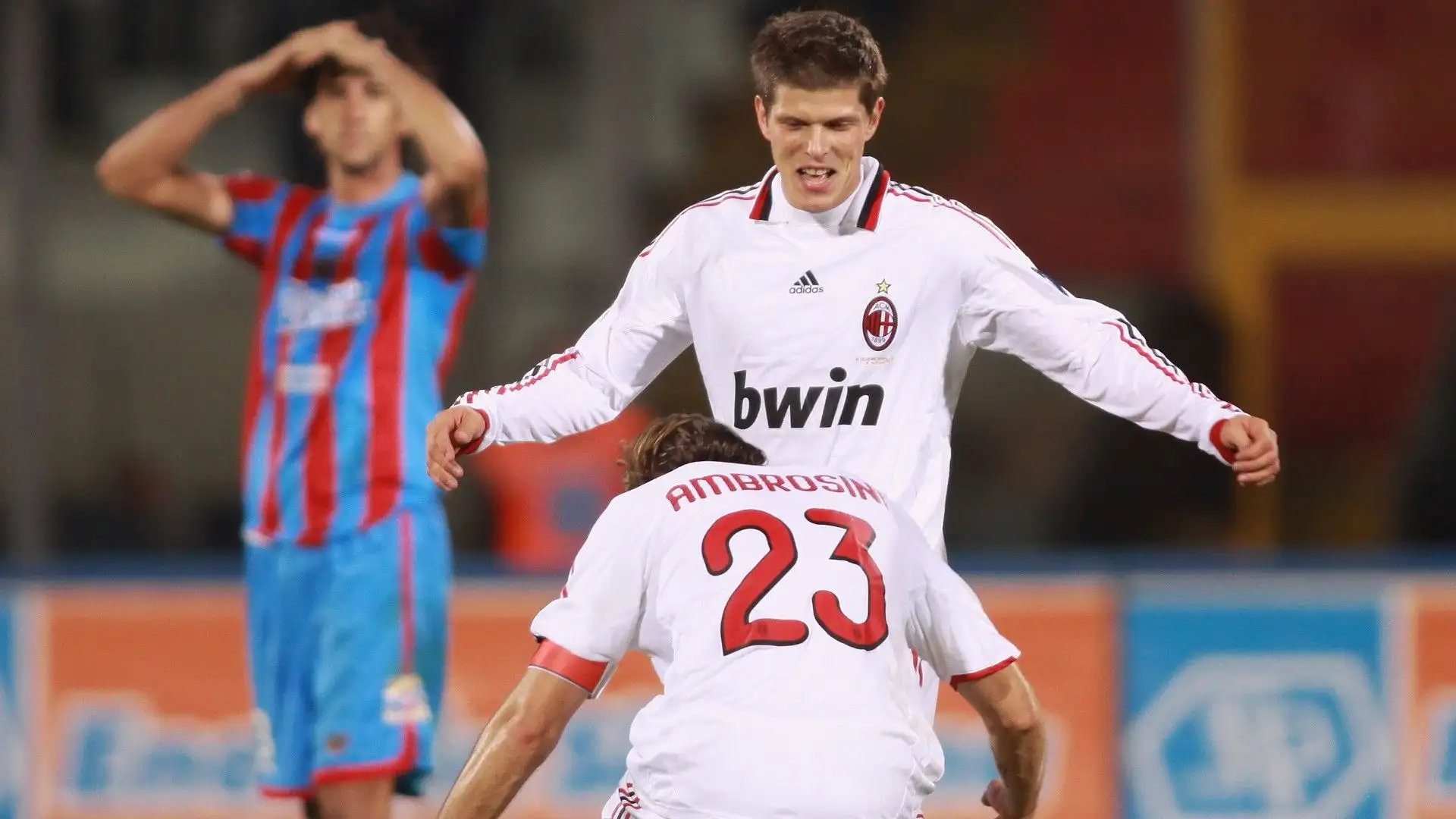 Nell'agosto del 2009 i rossoneri hanno investito 15 milioni di euro per acquistarlo dal Real Madrid
