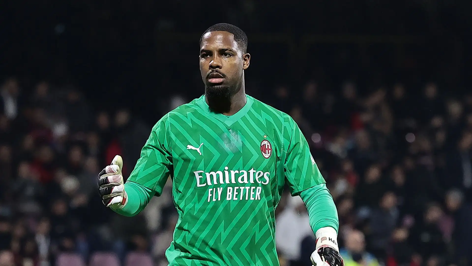 Il rinnovo del portiere francese con il Milan si sta complicando, e i tedeschi, alla ricerca di un erede di Neuer, potrebbero approfittarne