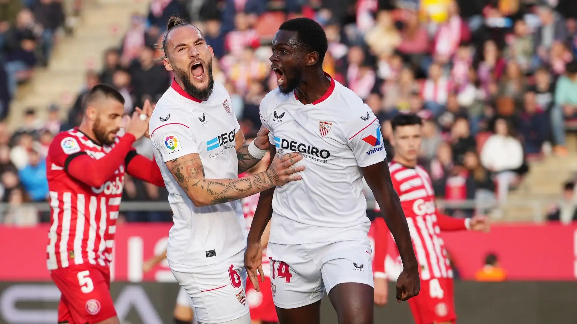 La dirigenza del club rossonero sta valutando l'ingaggio del francese
