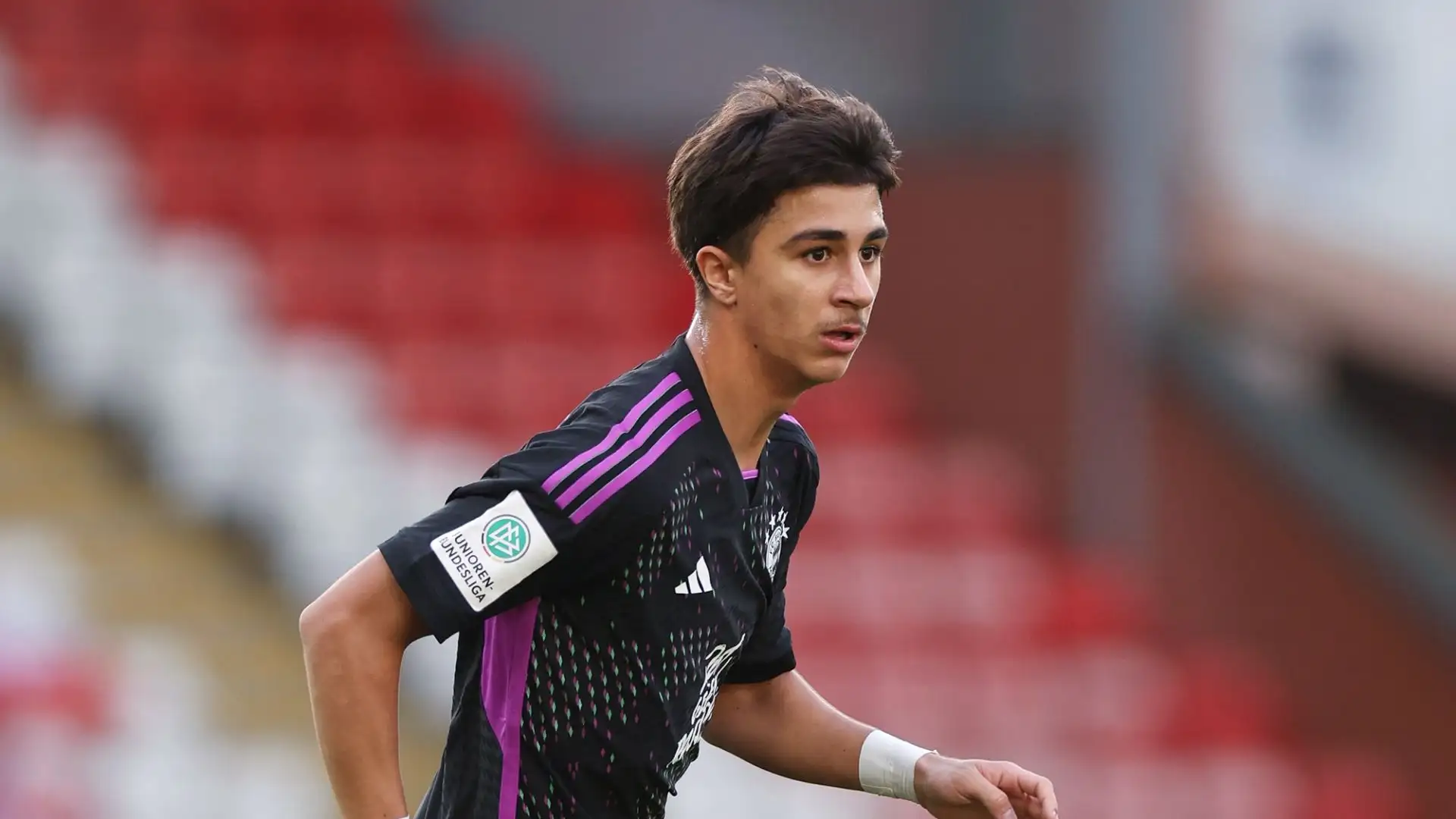 Con il Bayern Under 19 ha disputato 11 partite in questa stagione, segnando cinque reti