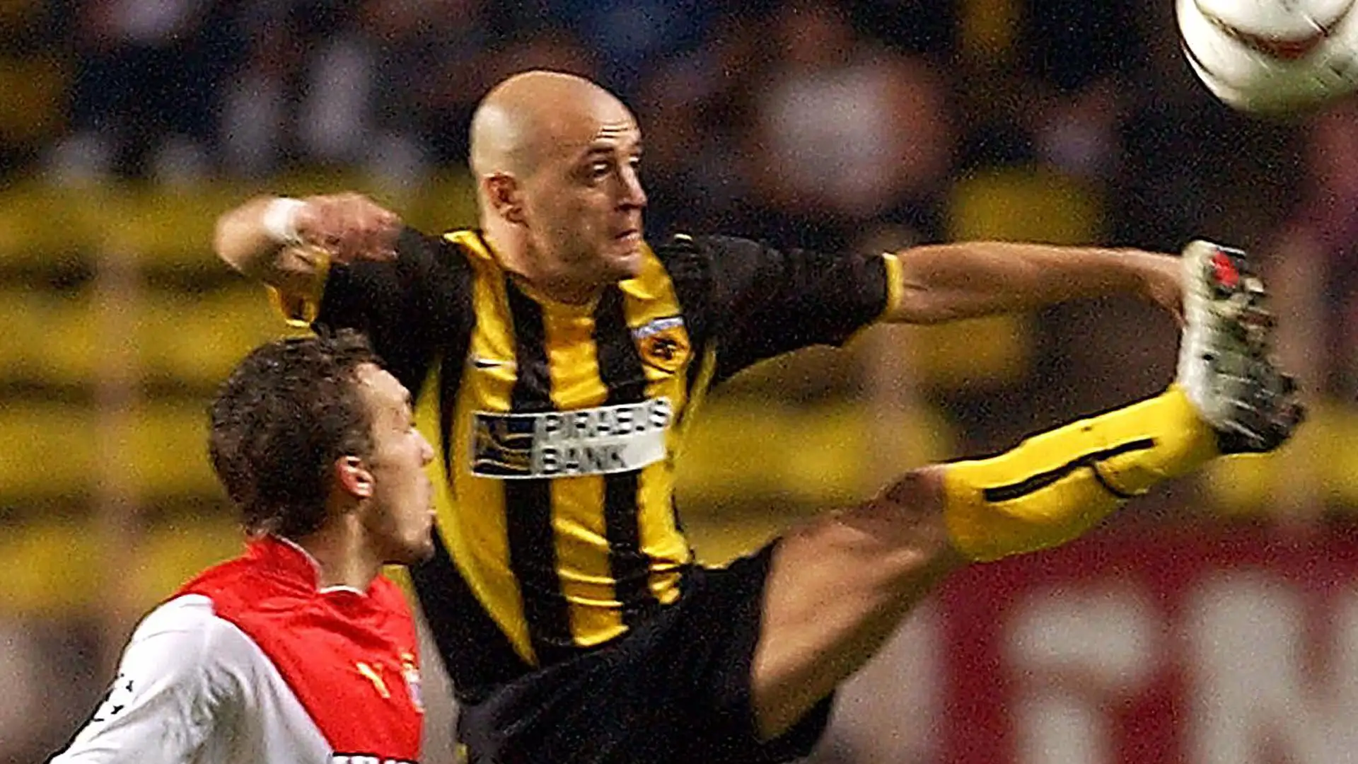 In seguito avrebbe giocato anche nell'AEK Atene