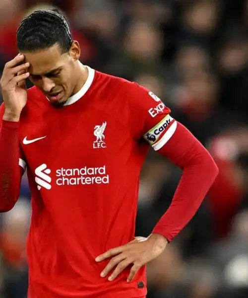 Il triste Virgil van Dijk è in crisi: il Barcellona ci pensa. Foto