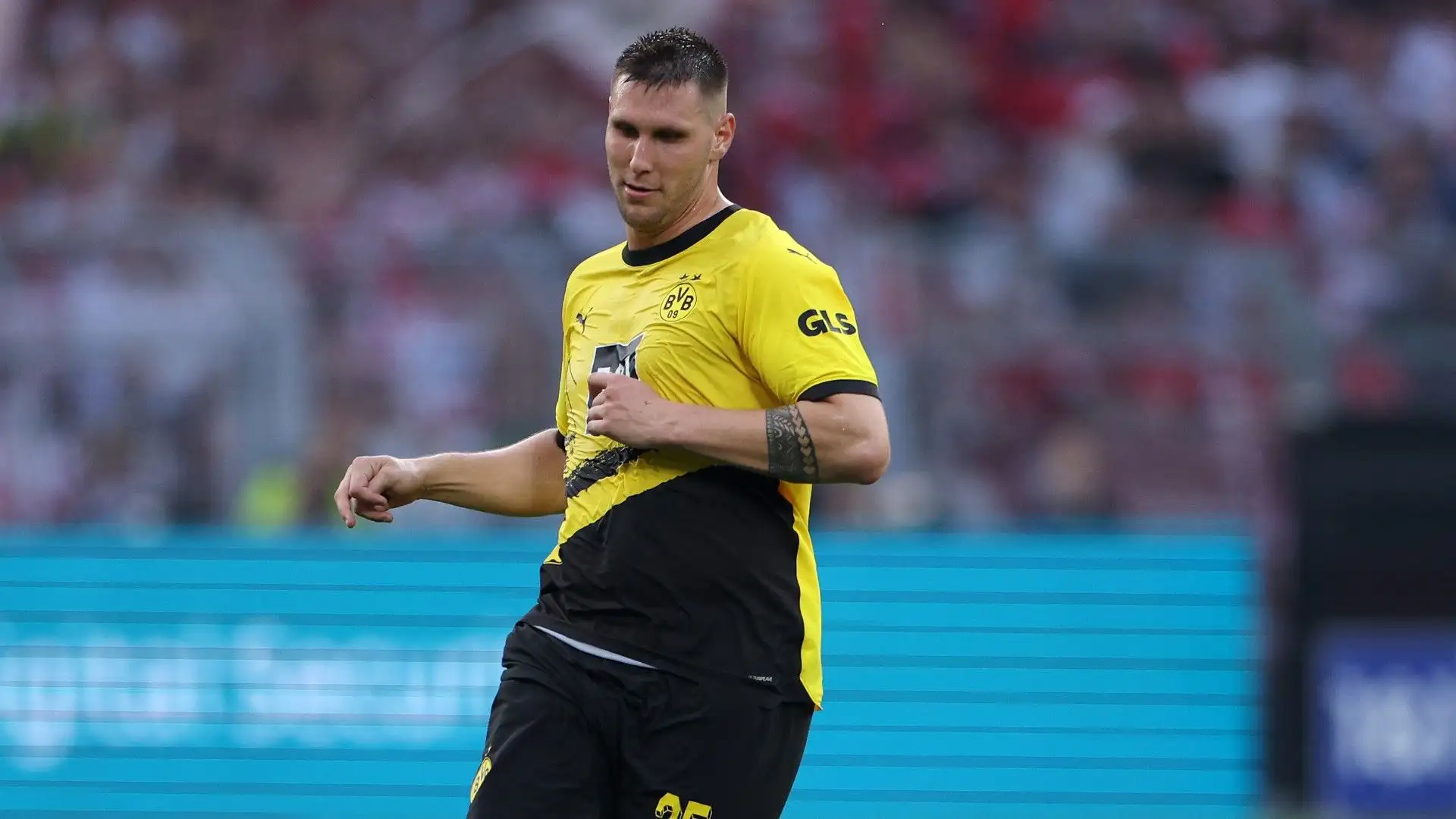 Il ds del Borussia Dortmund ha tranquillizzato sul futuro del difensore che però non è scontato
