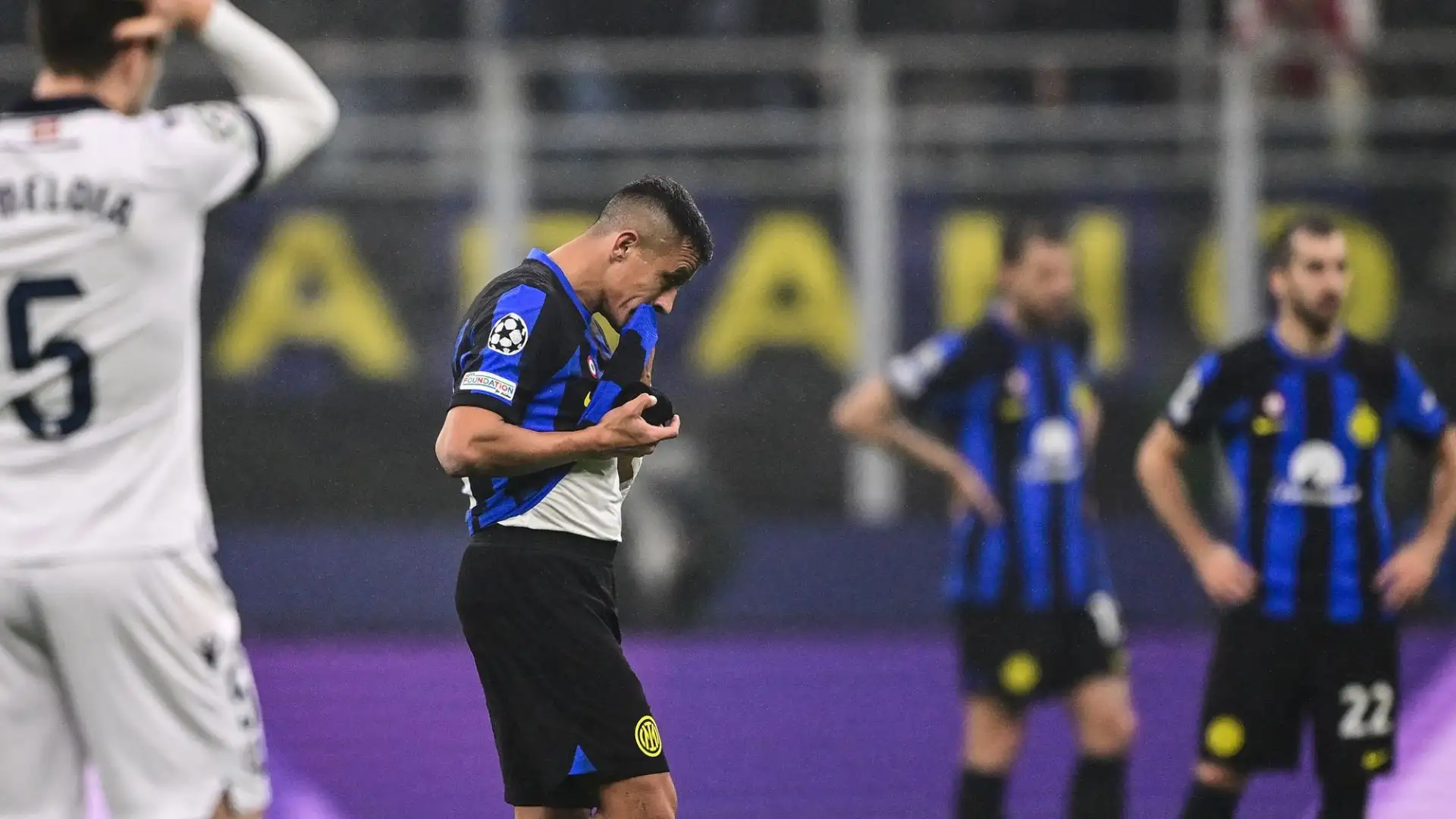 L'ormai ex nerazzurro è in cerca di una nuova squadra
