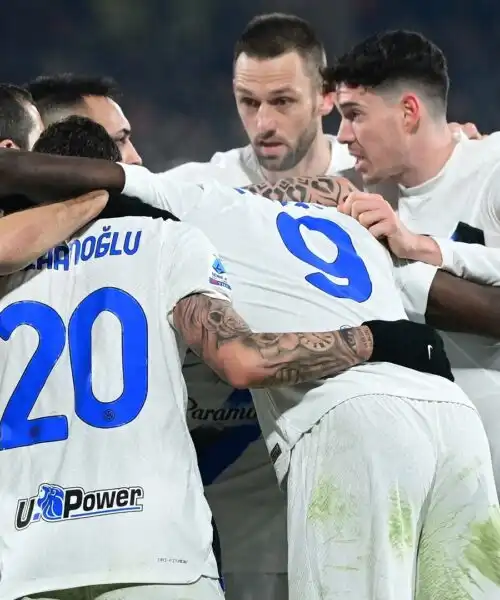 Inter devastante a Monza, una doppietta a testa per Calhanoglu e Lautaro