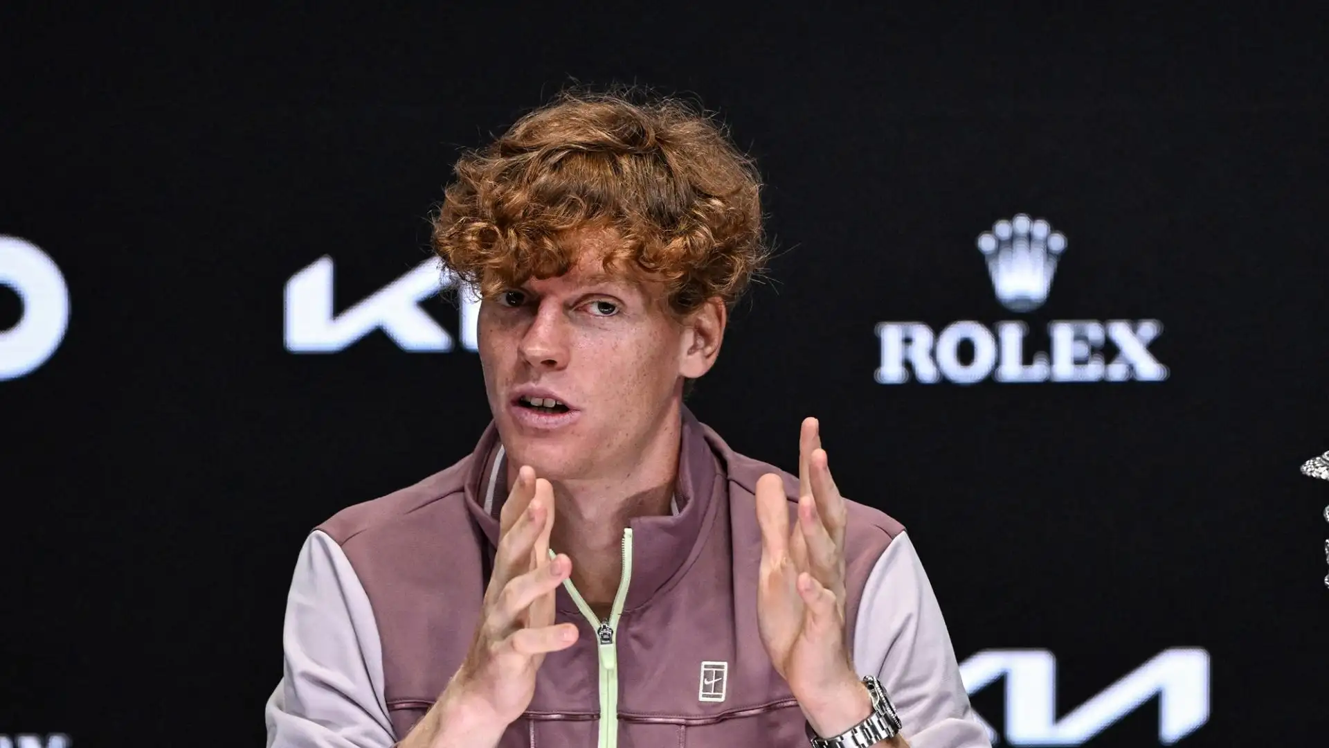 "Sanremo? Farò il tifo da casa. E' un evento bello, ma già essere qui da due giorni è tanto", ha detto in conferenza stampa dalla sede della Federtennis