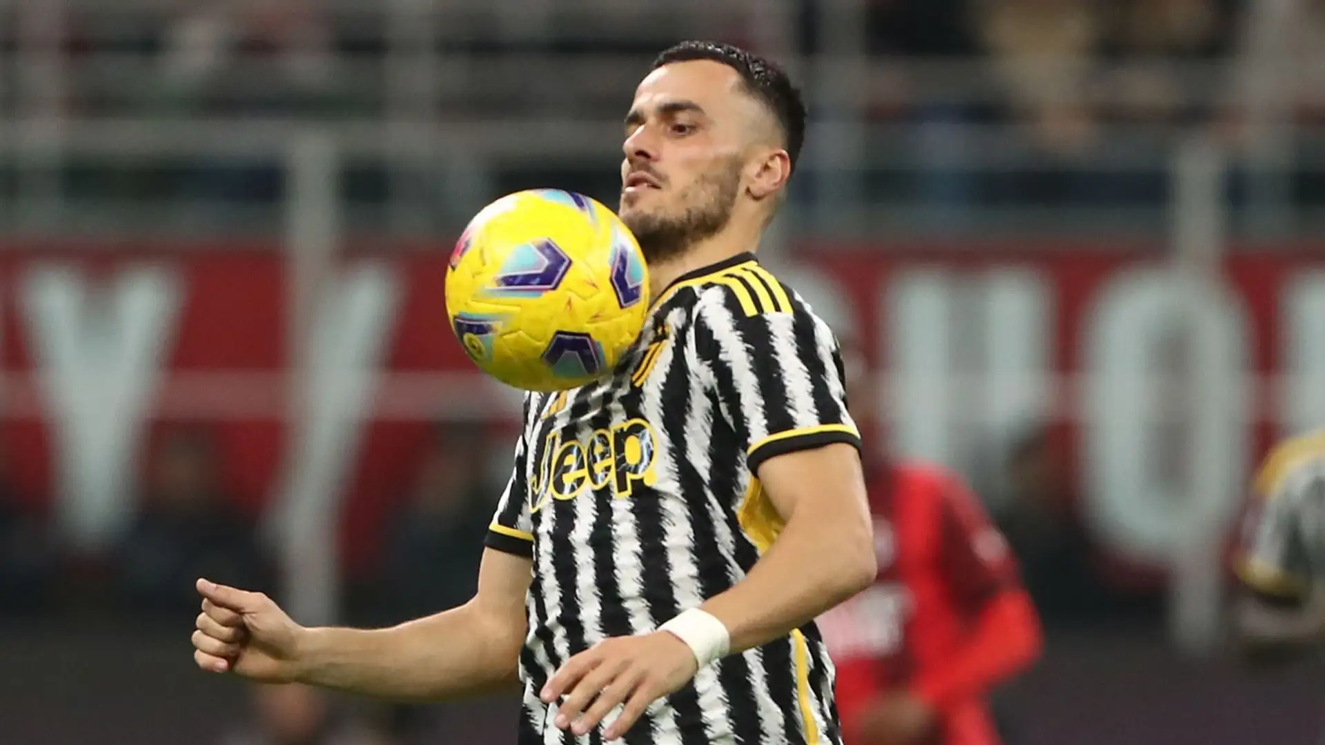 La Juventus valuta il giocatore 15 milioni di euro, e aspetta le mosse degli arabi, che devono convincere Kostic