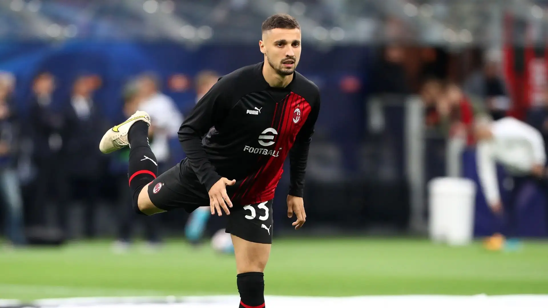 Anche con i tifosi fa un distinguo: "Grazie a tutti i tifosi che hanno saputo rispettare me, la mia dedizione e la voglia di aiutare alla squadra"