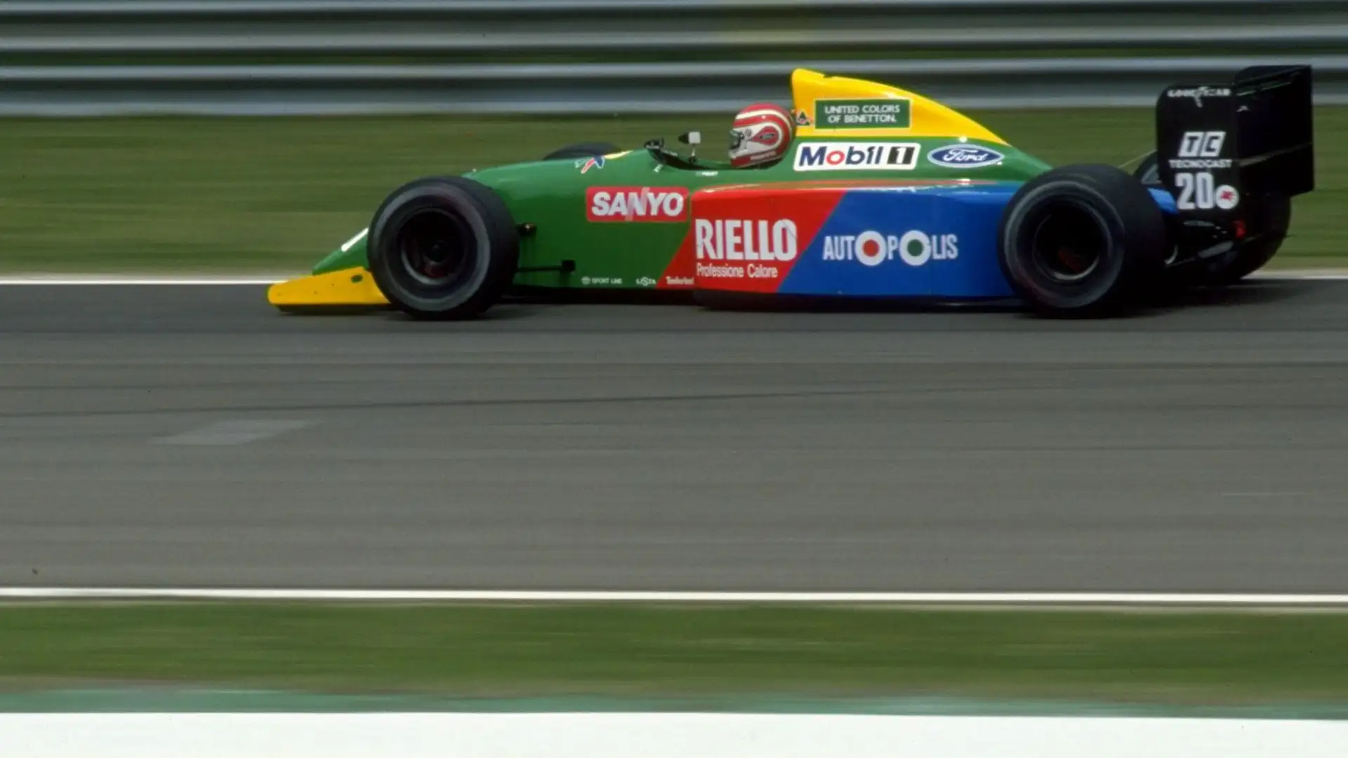 Per ben tre stagioni, dal 1987 al 1989, le macchine della  scuderia anglo-italiana furono assai particolari