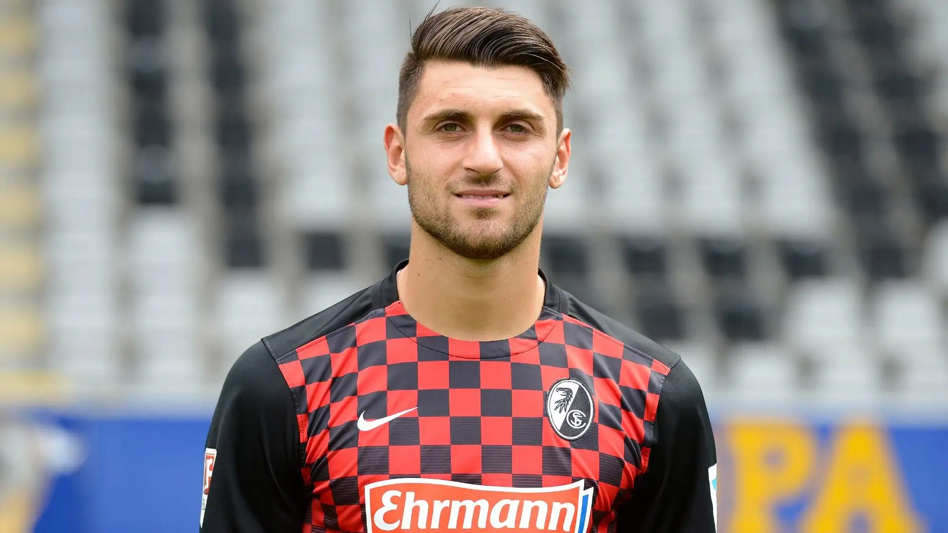 Dopo i prestiti a Dynamo Dresda e FSV Frankfurt, nel 2015 è stato acquistato dal Friburgo
