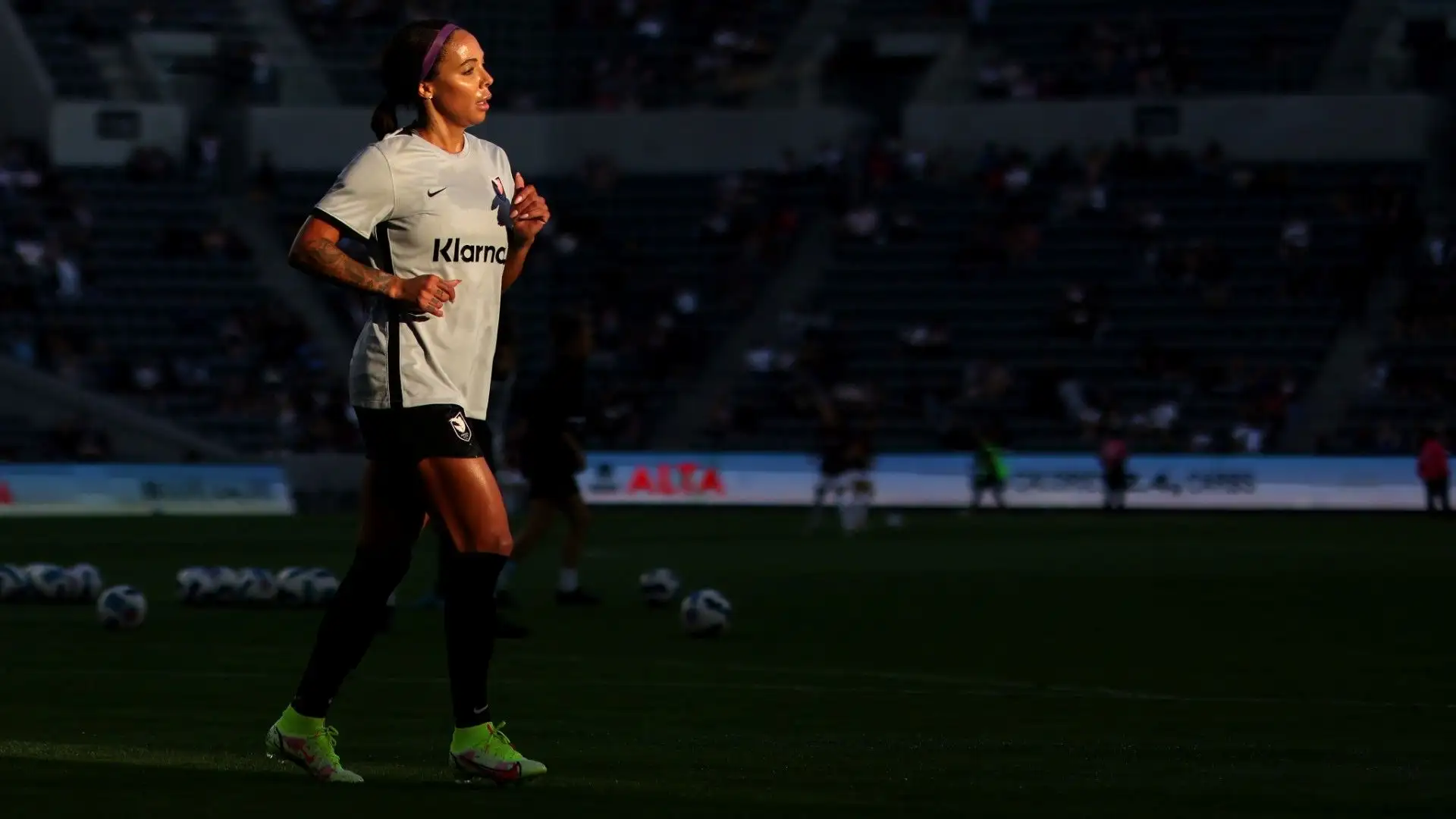 La calciatrice gioca come attaccante
